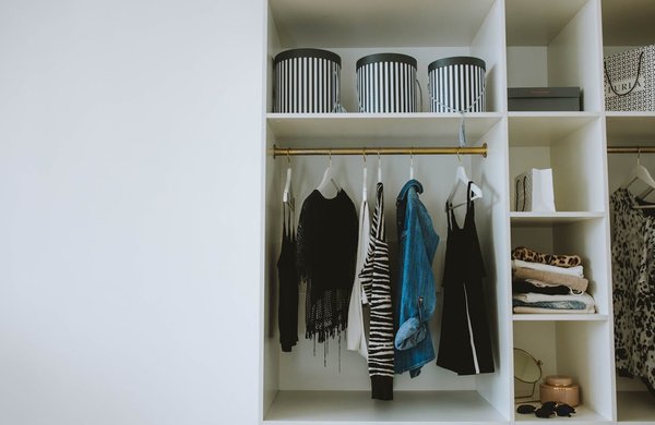 How to design a small laundry room with efficient use of space?